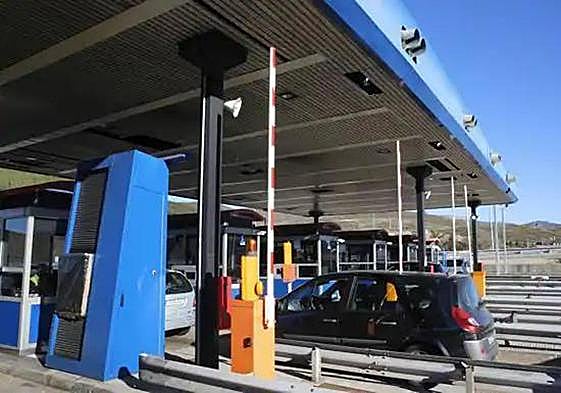 Autopista Adenero-Villalba, que permite comunicar León con Madrid.