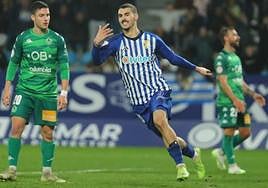 Javi Lancho celebra uno de sus goles ante el Arenteiro.