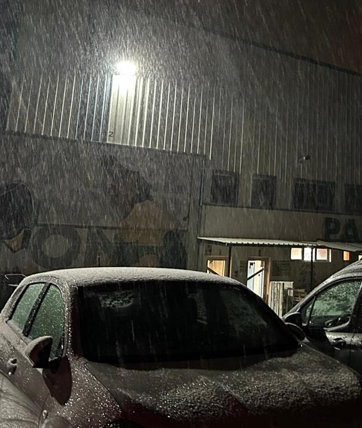 Imagen secundaria 2 - La nieve llega a Ponferrada