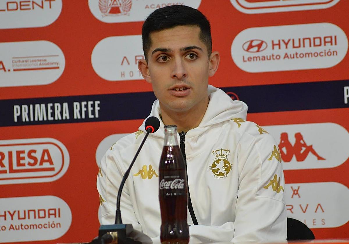 Bicho, en la sala de prensa del Reino de León.