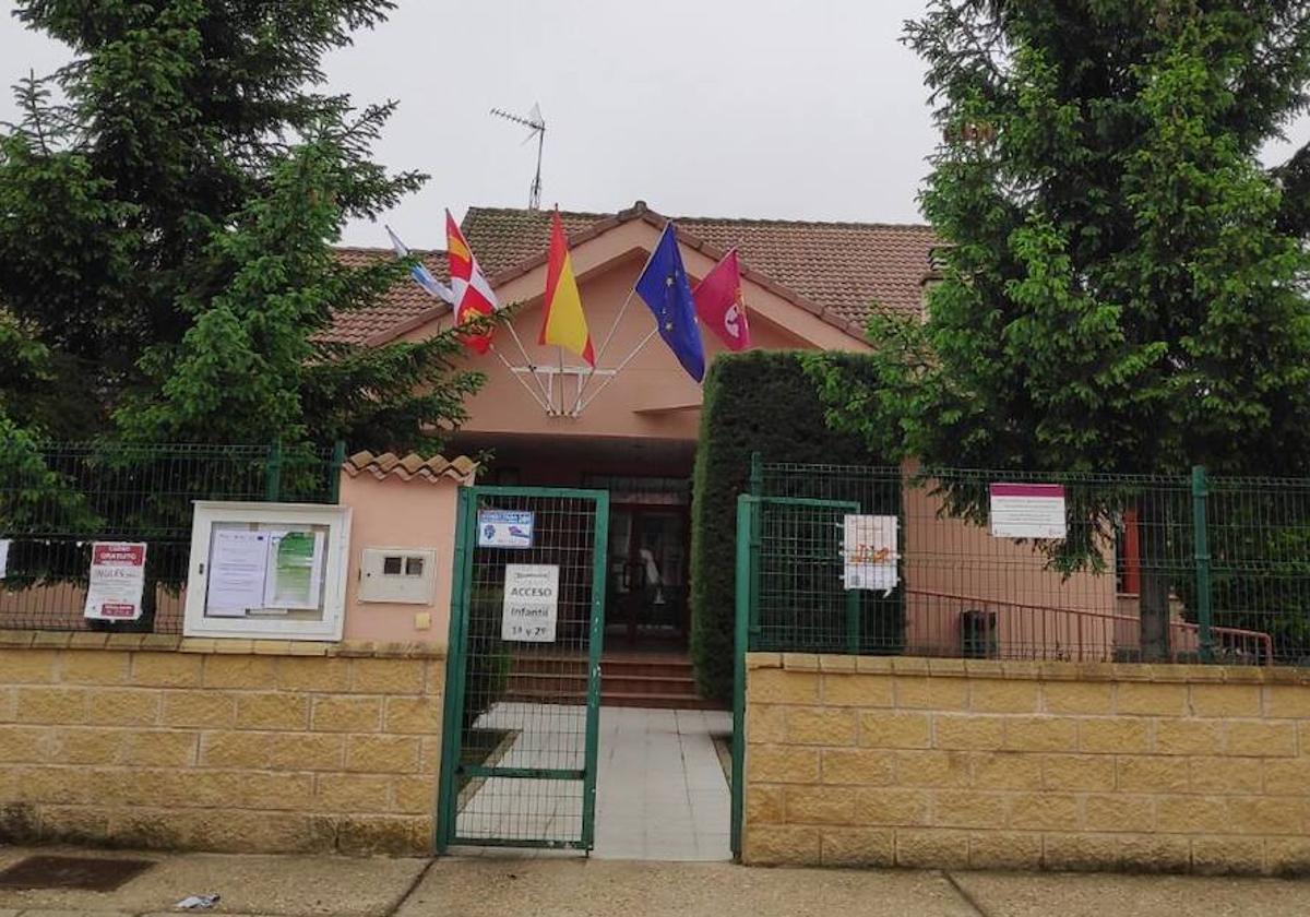 Entrada al CRA de Sariegos.