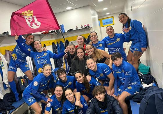 Las jugadoras del Olímpico celebran la victoria.