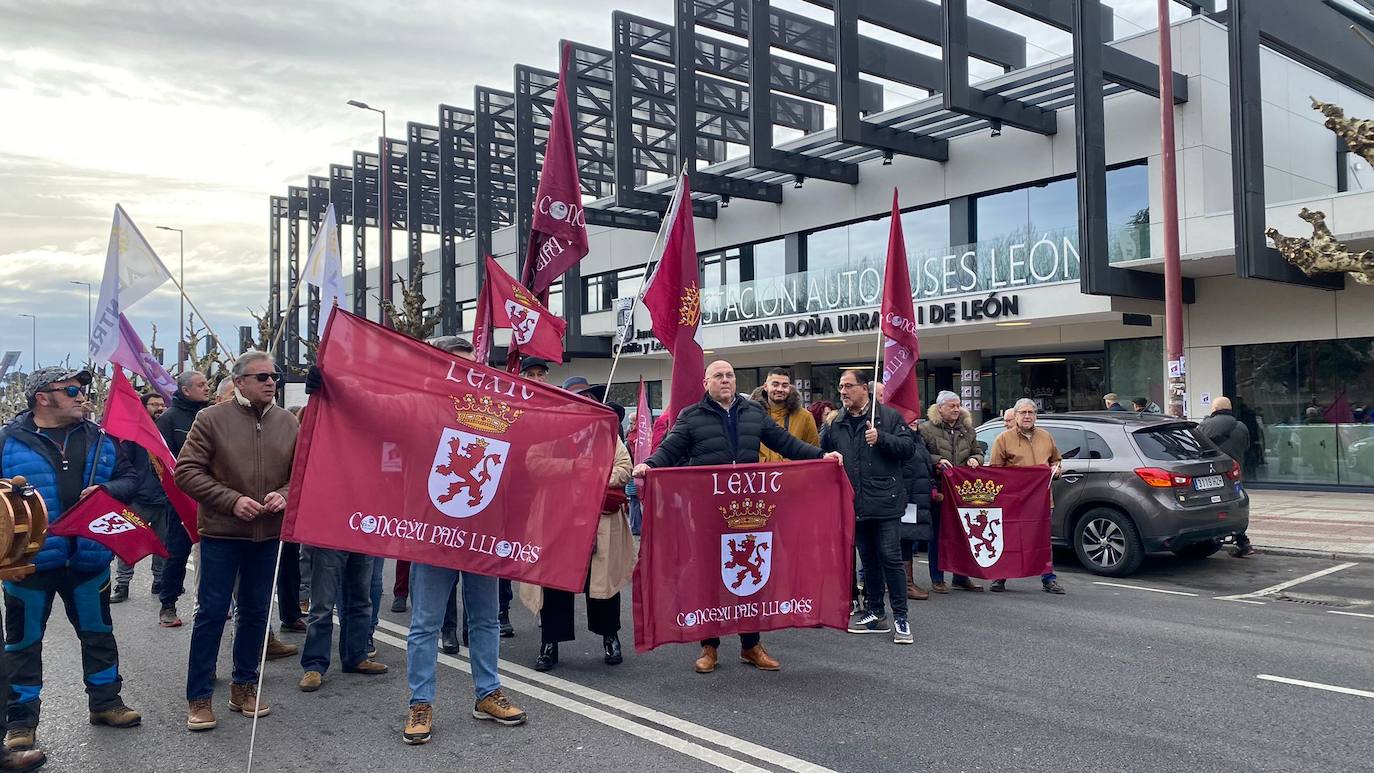 Concentración de protesta por la estación de bus de León