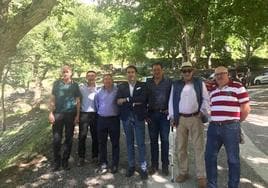 Imagen de archivo de una visita del consejero al Parque Nacional de Picos de Europa.