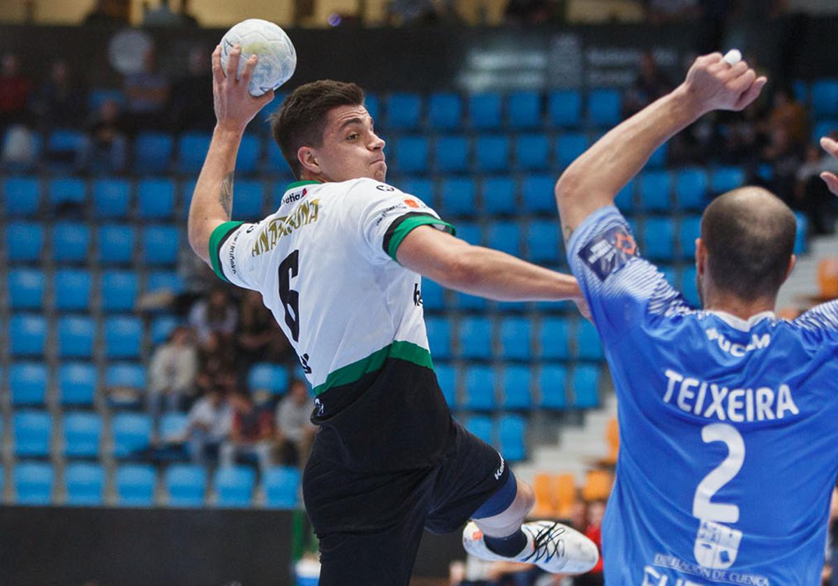 Edu Fernández, en un partido con Anaitasuna