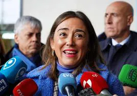 La consejera de Movilidad, María González Corral, este lunes en la estación de autobuses de León.