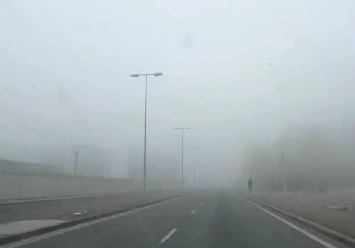 Imagen de archivo de un día con niebla en León.