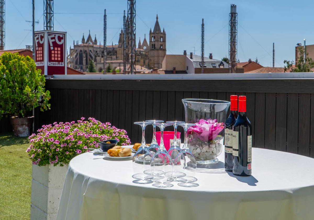 Imagen principal - Infantas de León organiza una jornada de puertas abiertas para tu boda