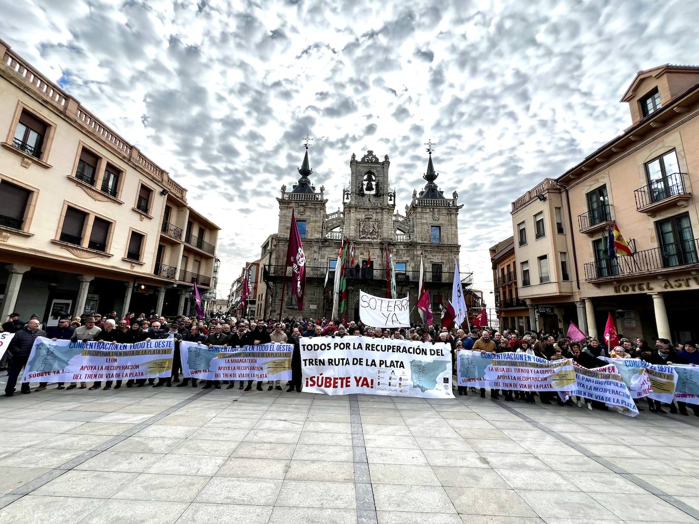 Concentración en Astorga por la reapertura de la ruta ferroviaria Vía de la Plata
