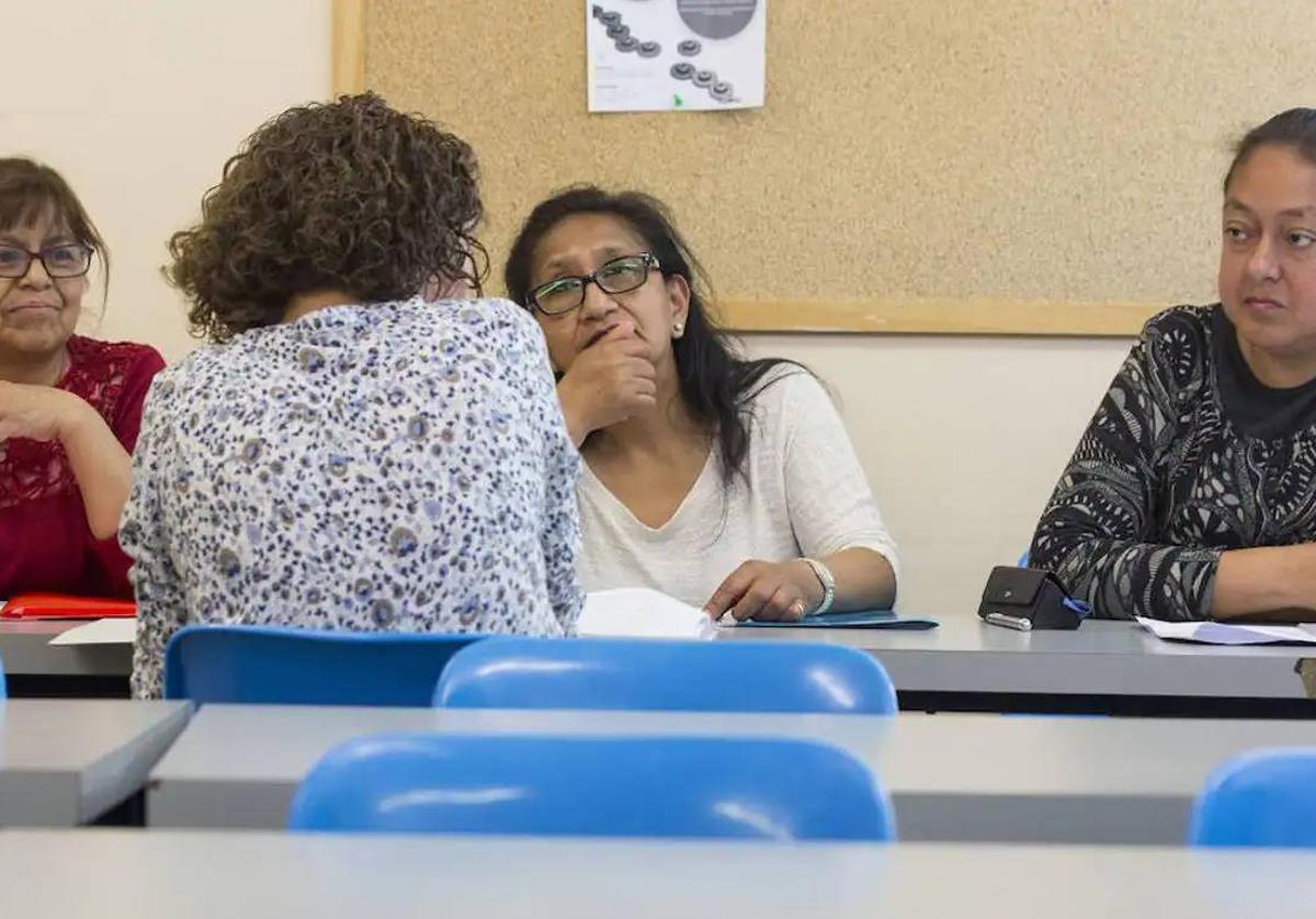 Una grupo de mujeres afronta la preparación para la prueba.