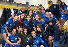 Las jugadoras del Olímpico de León, en vestuario tras la victoria.