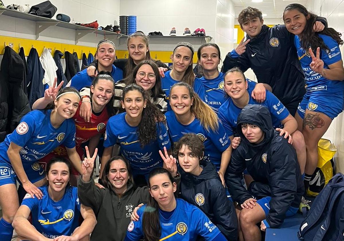 Las jugadoras del Olímpico de León, en vestuario tras la victoria.