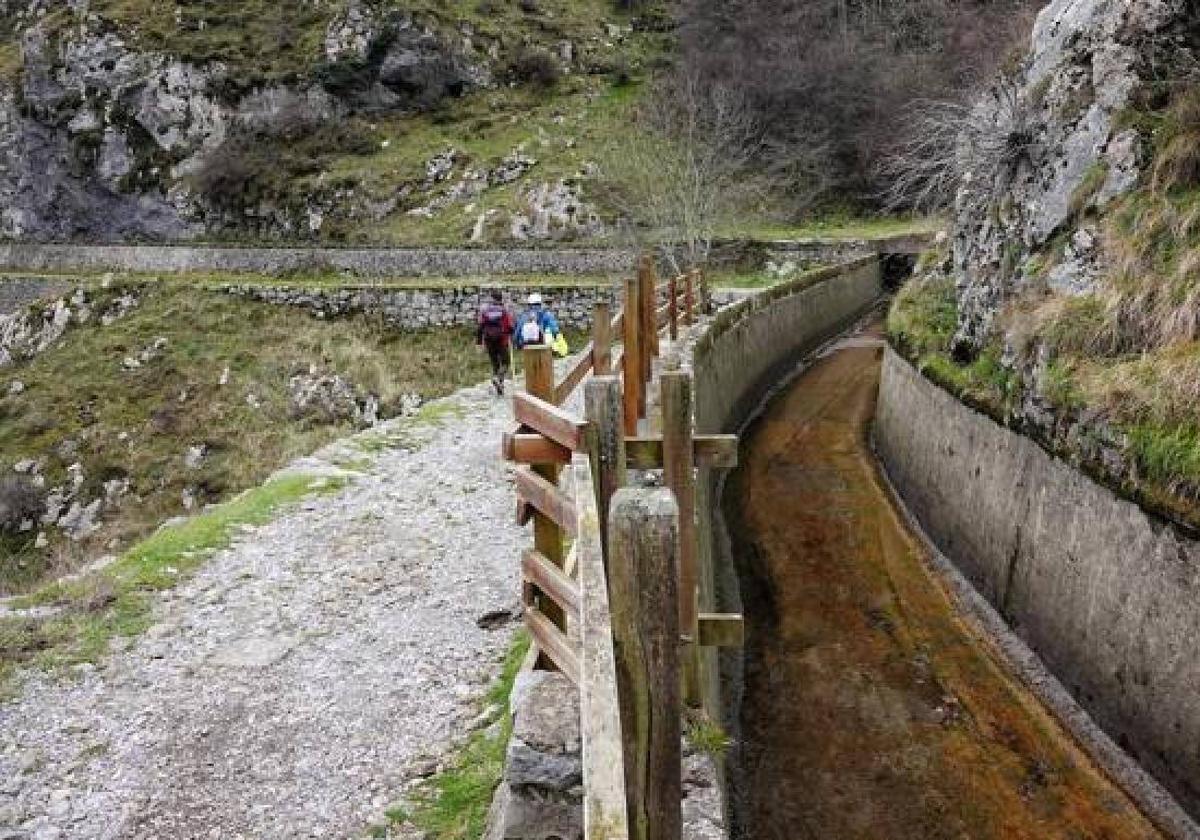 La Ruta del Cares permanecerá cortada hasta el viernes.