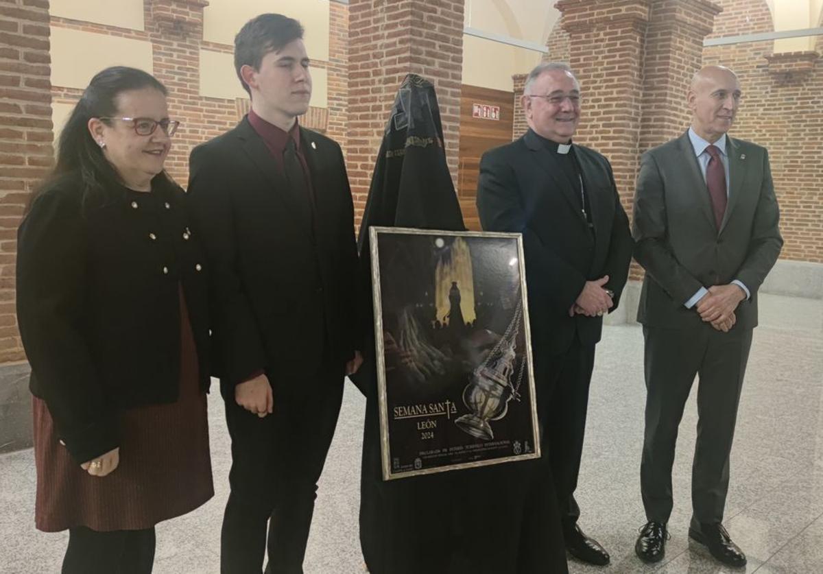 Imagen principal - León ya presume de Semana Santa