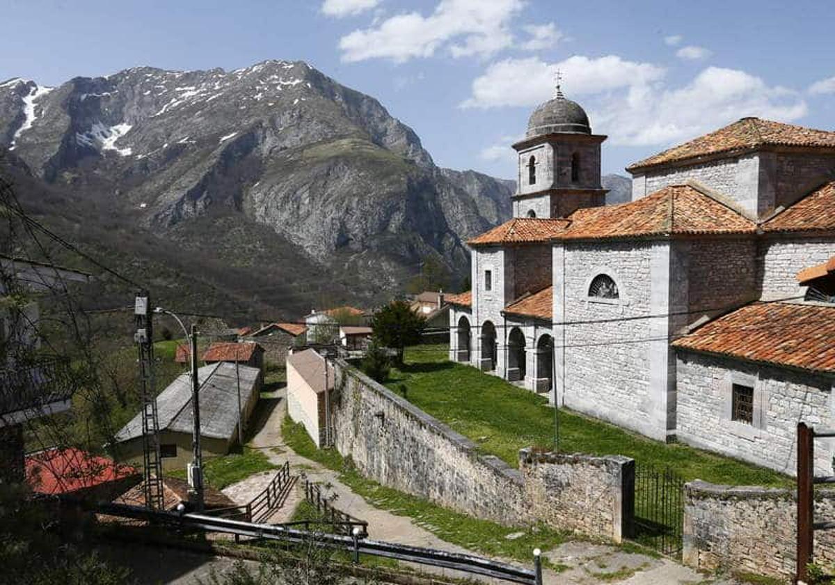 Oseja de Sajambre es la capital del municipio ubicado en el Parque Nacional de Picos de Europa.