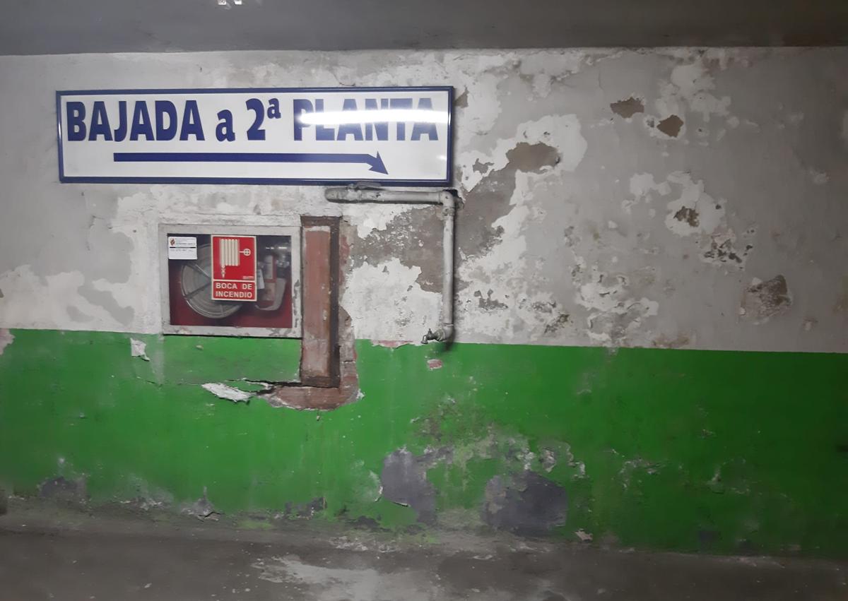 Imagen secundaria 1 - Denuncian el estado de abandono del parking de Santo Domingo