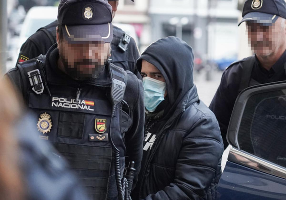 El acusado llega a la Audiencia Provincial de León este lunes.