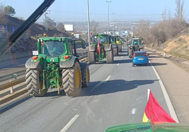 Llegada de los tractores a León.