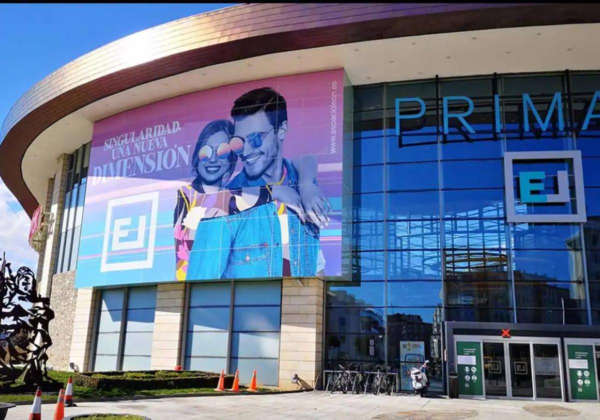 La agresión al guarda de seguridad se produjo en este centro comercial.