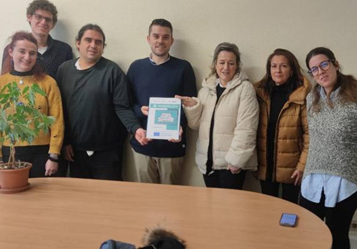 Fotos de los representante y creadores de las tres entidades europeas, durante la presentación del MANUAL PARA LA INTEGRACIÓN SOCIO-LABORAL