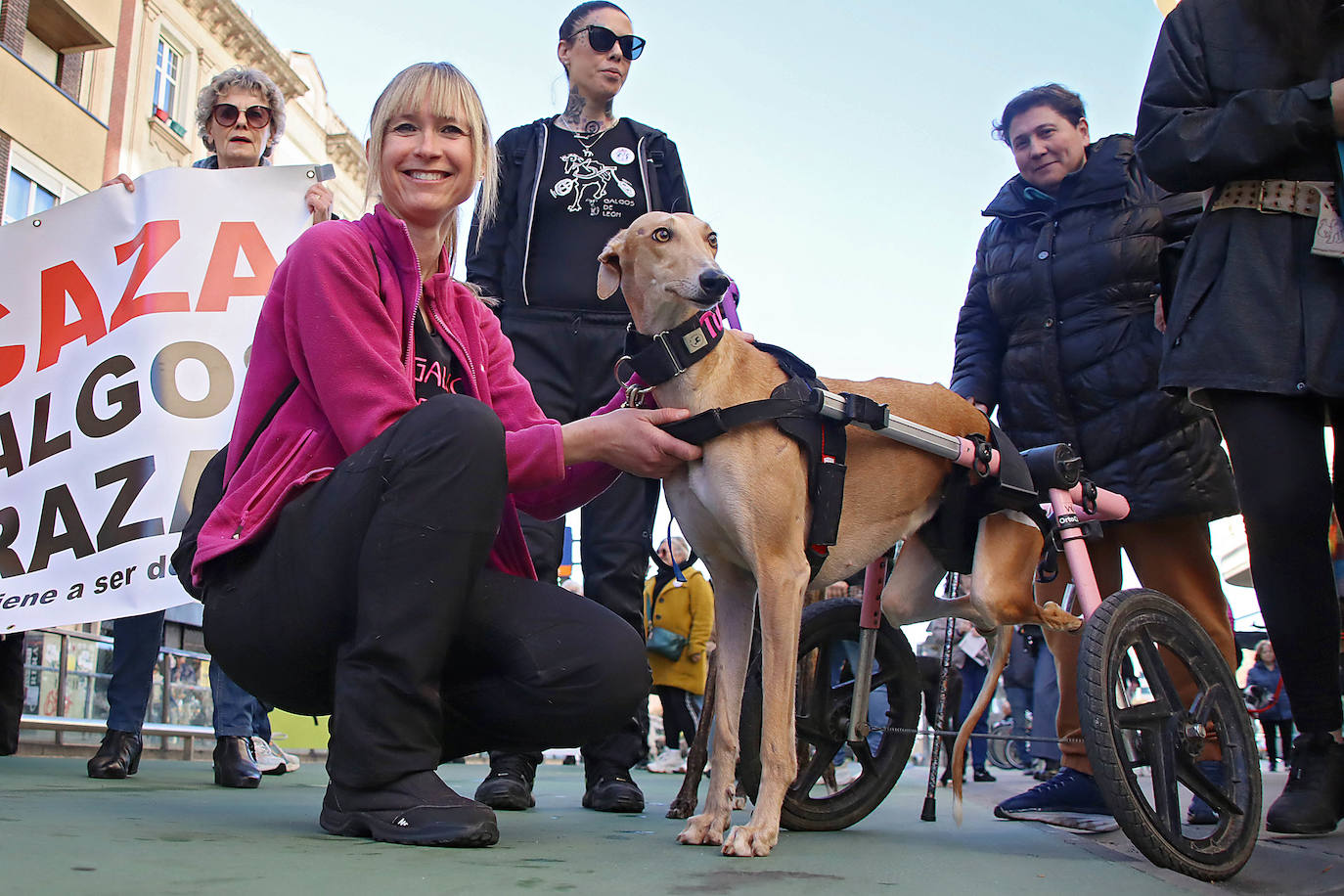 Manifestación contra la caza con perros en León