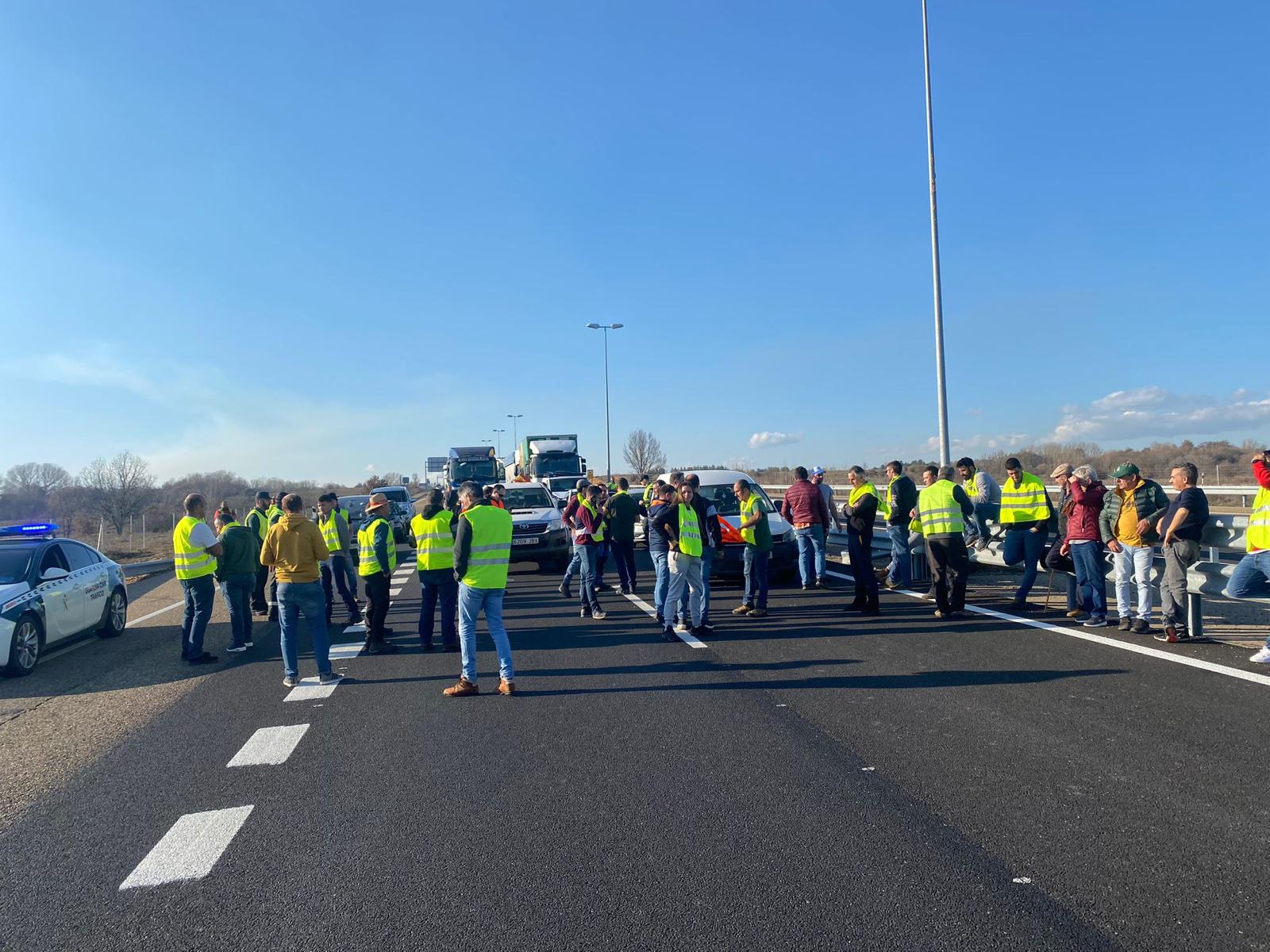 Cortes de carreteras en la quinta jornada de manifestaciones.