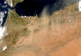 Imagen de archivo de polvo de África hacia la península.