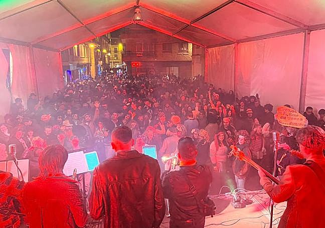 Concierto de la Noche de los 60-70 en Astorga interpretado por el Grupo Europa.