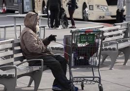 Imagend e archivo de una persona sin hogar en León.