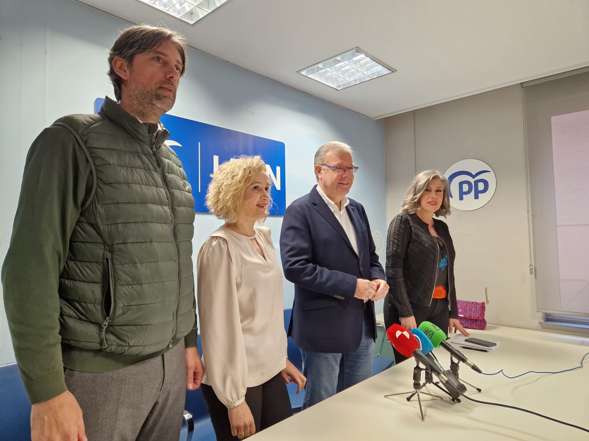 Parlamentarios nacionales del PP presentan la proposición de ley Antiokupa.