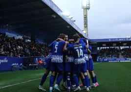 Celebración del primer gol de la SD Ponferradina.