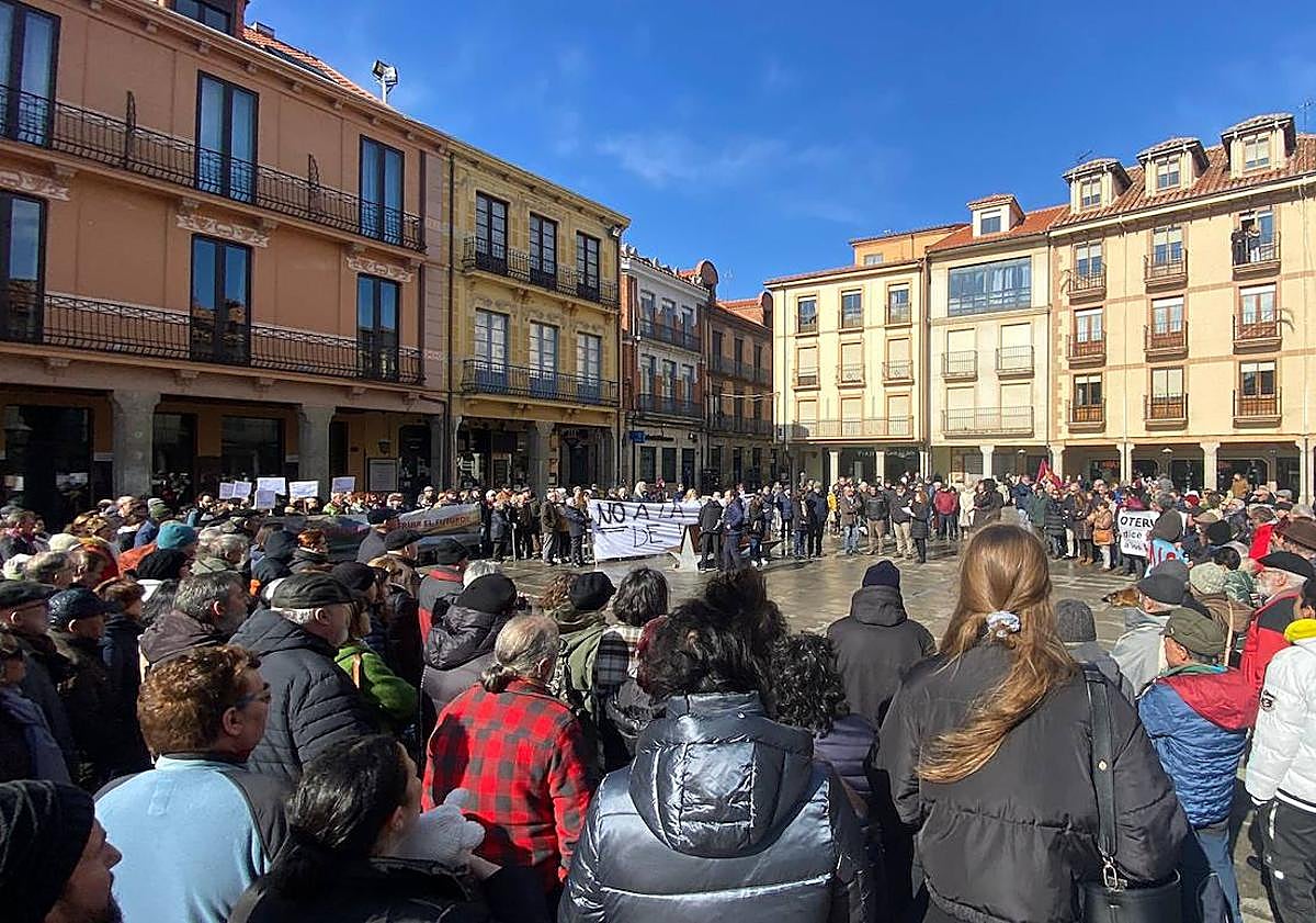 Imagen principal - Santiago Millas dice desde Astorga «no a los lodos»