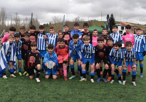 Los jugadores del RC Deportivo, campeones del III Memorial Luis Quijada.