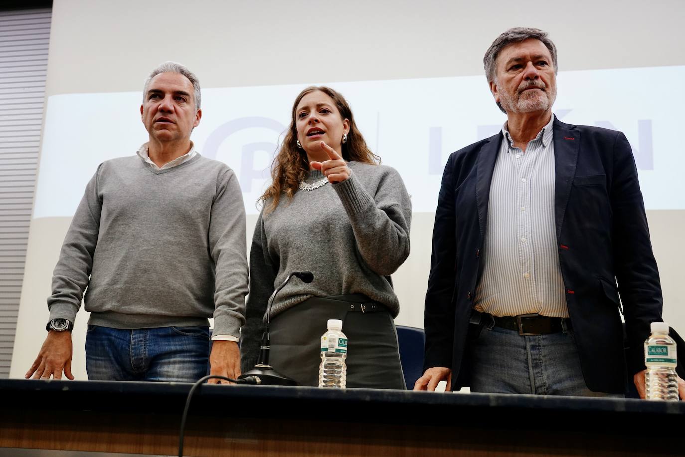 El vicesecretario de Política Autonómica y Municipal del Partido Popular, Elías Bendodo, mantiene un encuentro con la Junta Directiva provincial del partido, acompañado del secretario general del PPCyL, Francisco Vázquez, y la presidenta del PP de León, Ester Muñoz