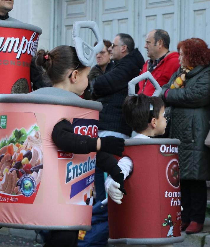 Imagen secundaria 2 - Los más pequeños en el desfile de La Bañeza