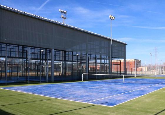 La ULE estrena nuevas pistas de pádel y de tenis