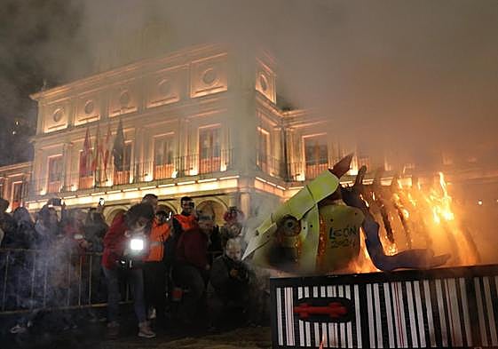 El entierro de la sardina ha puesto el broche definitivo al carnaval de León 2024.