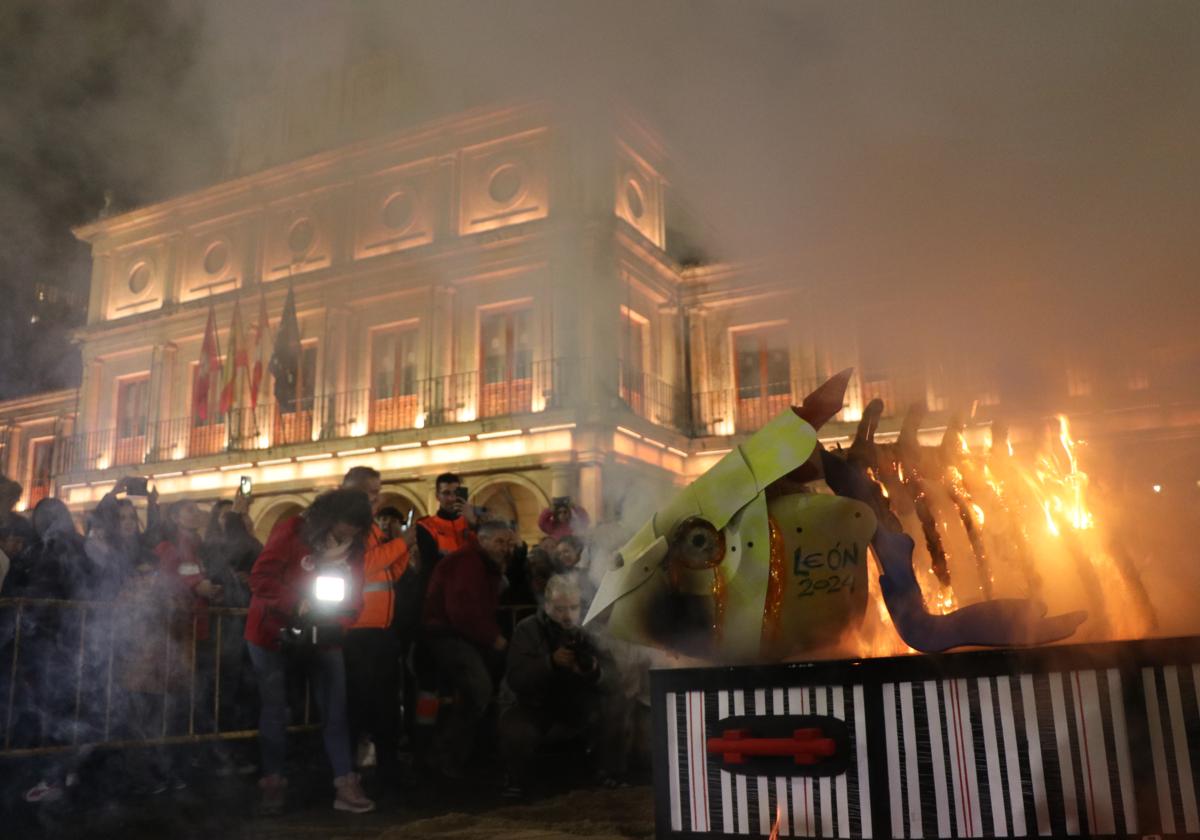 El entierro de la sardina ha puesto el broche definitivo al carnaval de León 2024.