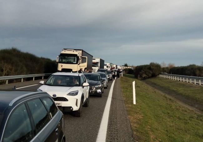 Atasco formado en la A-231 esta tarde.