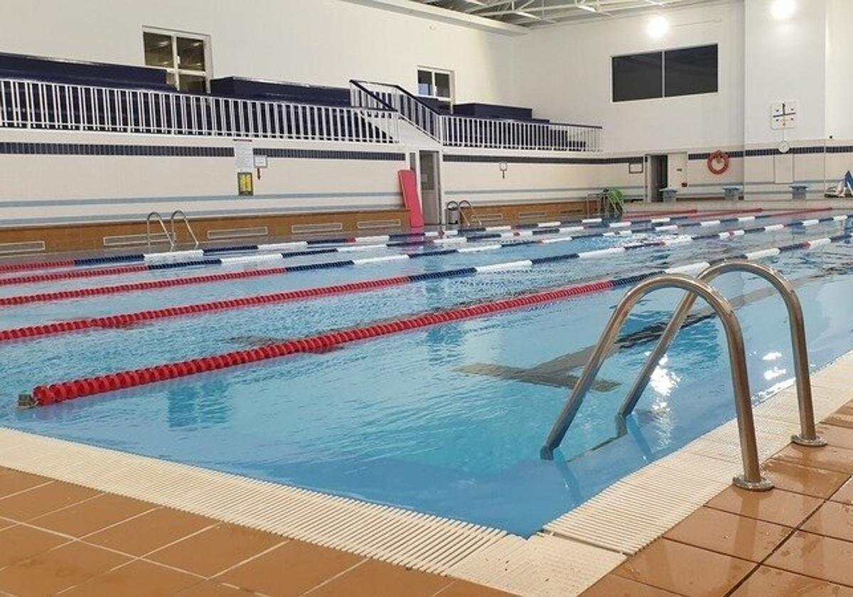 Imagen de una piscina cubierta en León.