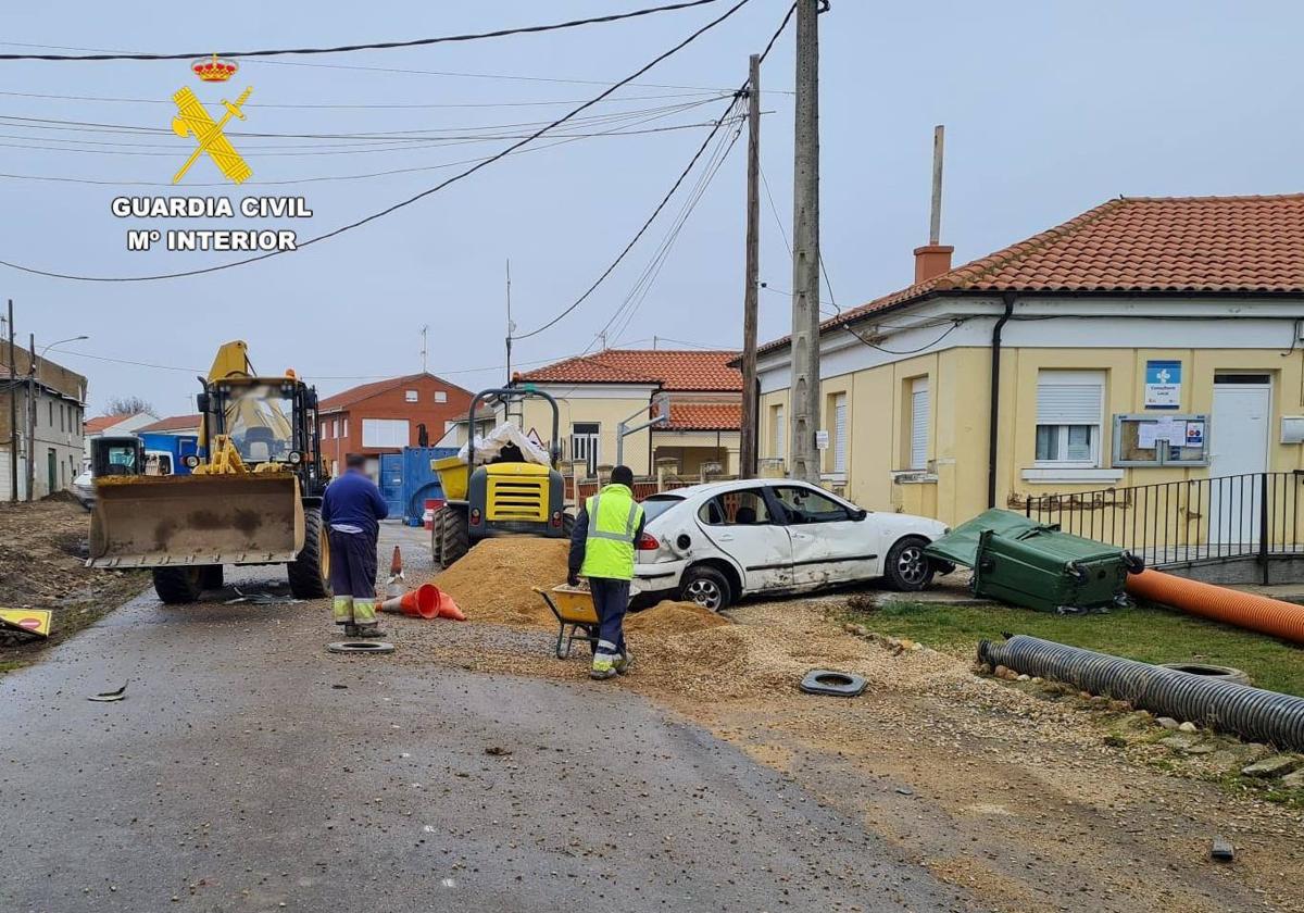 Se esconde en casa de una anciana tras huir de un control y chocar en La Bañeza