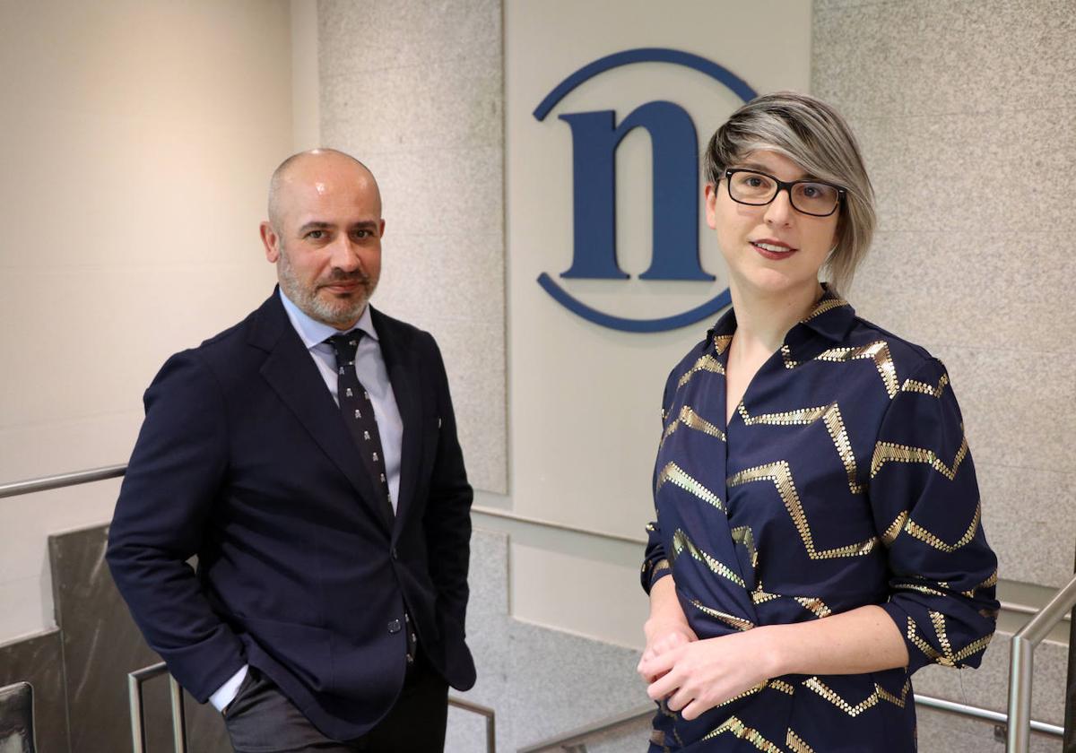 José Manuel Diez e Inés Santos en la redacción de leonoticias.