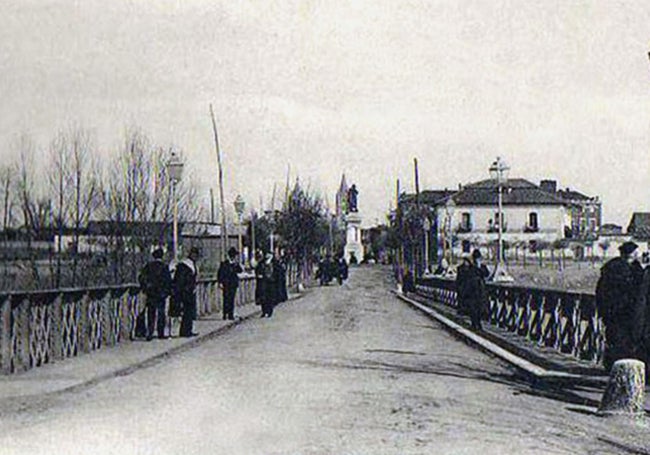 Puente de hierro de Saavedra. Puente de los leones. 1900.