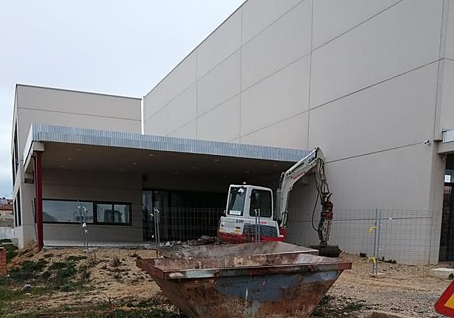 Las obras de adecuación de la entrada comenzaron el martes tras la queja vecinal.