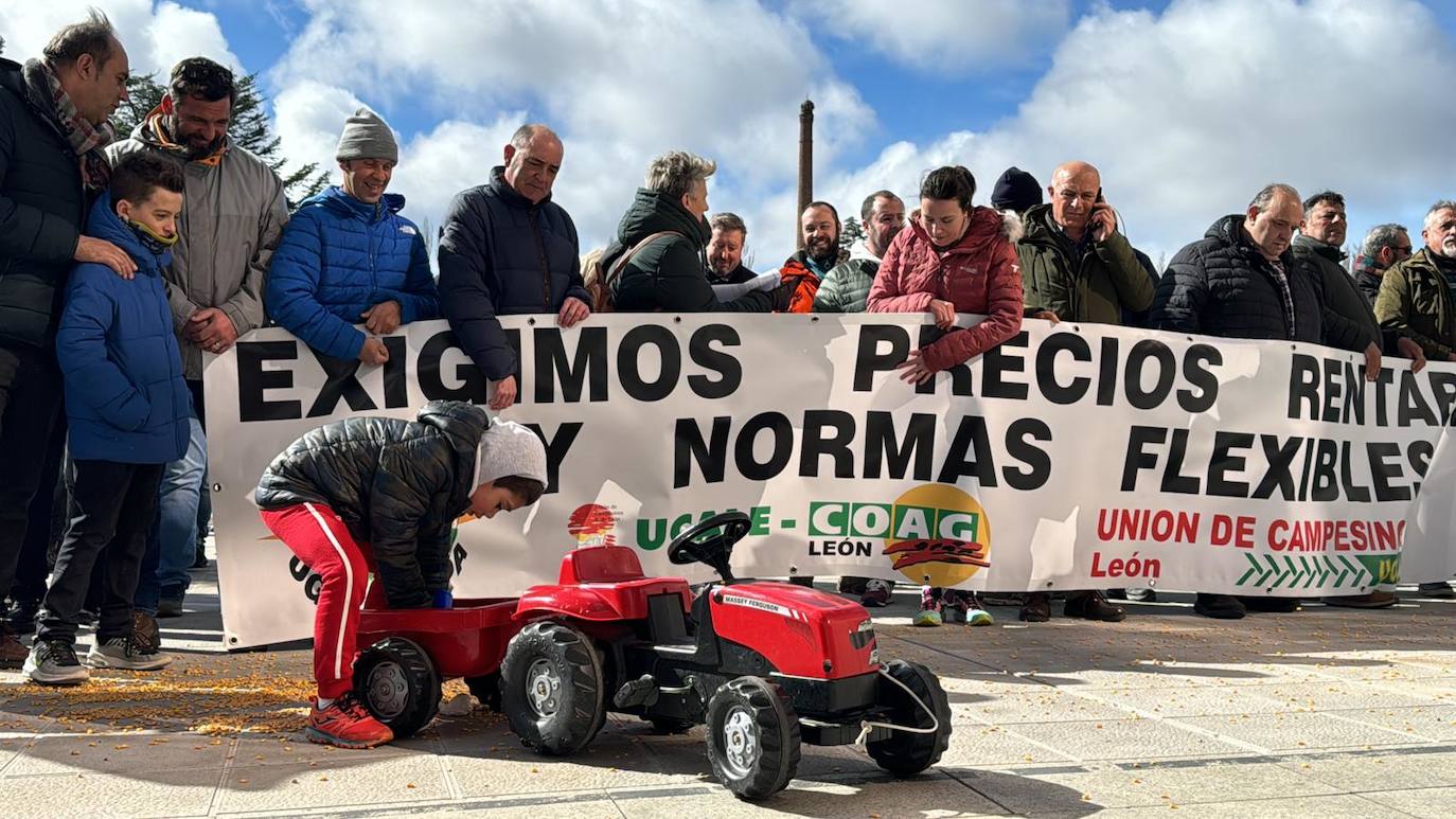 Revive la tractorada de las Opas desde dentro