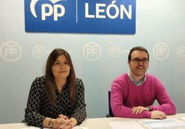 Los procuradores del PP por León, Beatriz Coelho y Ricardo Gavilanes.