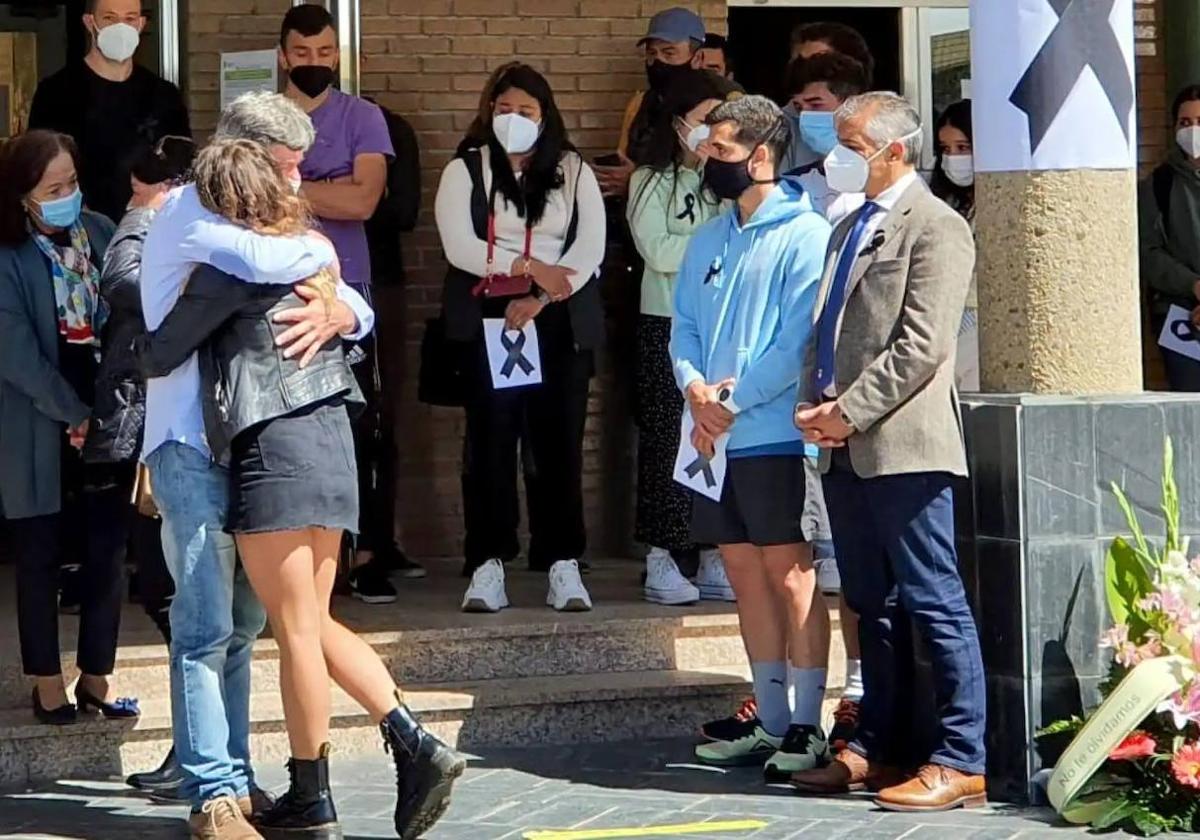 Homenaje en la facultad leonesa donde Mario Fuentes estudiaba su carrera.