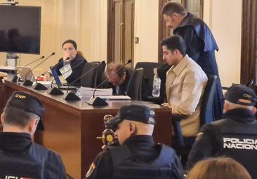 Los testigos confirman que el acusado huyó tras confesar «que había pinchado» a la víctima