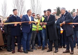 Ricardo Barrientos, alcalde de Valencia de Don Juan, inaugura la feria en la mañana del jueves