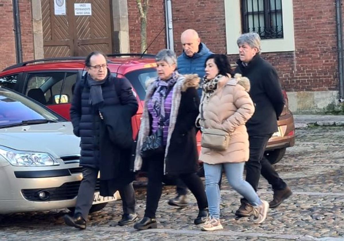 Los padres de Mario Fuentes llegan a la Audiencia Provincial de León.